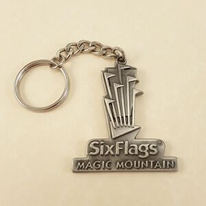 Six Flags Magic Mountain Keychain 1999, Metal Steel? souvenir roller coaster Y2K
